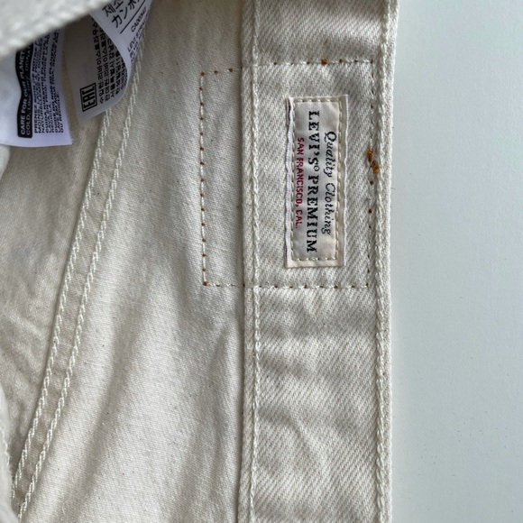 JEAN SHORT BUNDEL: BDG CHEEKY BLACK DENIM & LEVIS GIRLFRIEND WHITE SHORTS - Picture 6 of 8